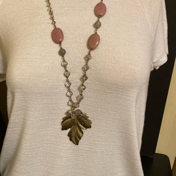 Gold tone leaf pendant necklace with polished pink and gray stones - Picture 1 of 7